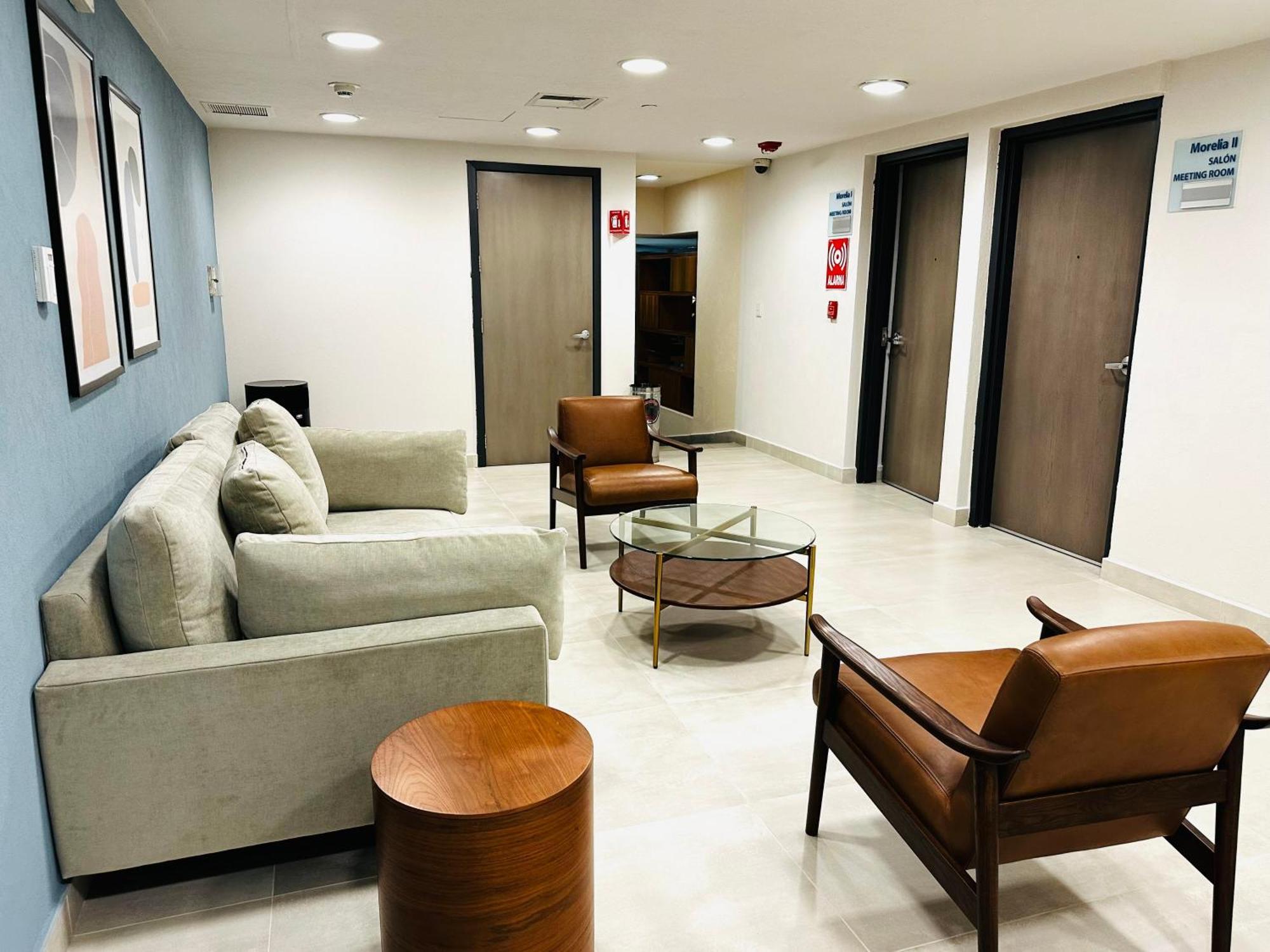 ספופן Holiday Inn Express Guadalajara Expo By Ihg מראה חיצוני תמונה