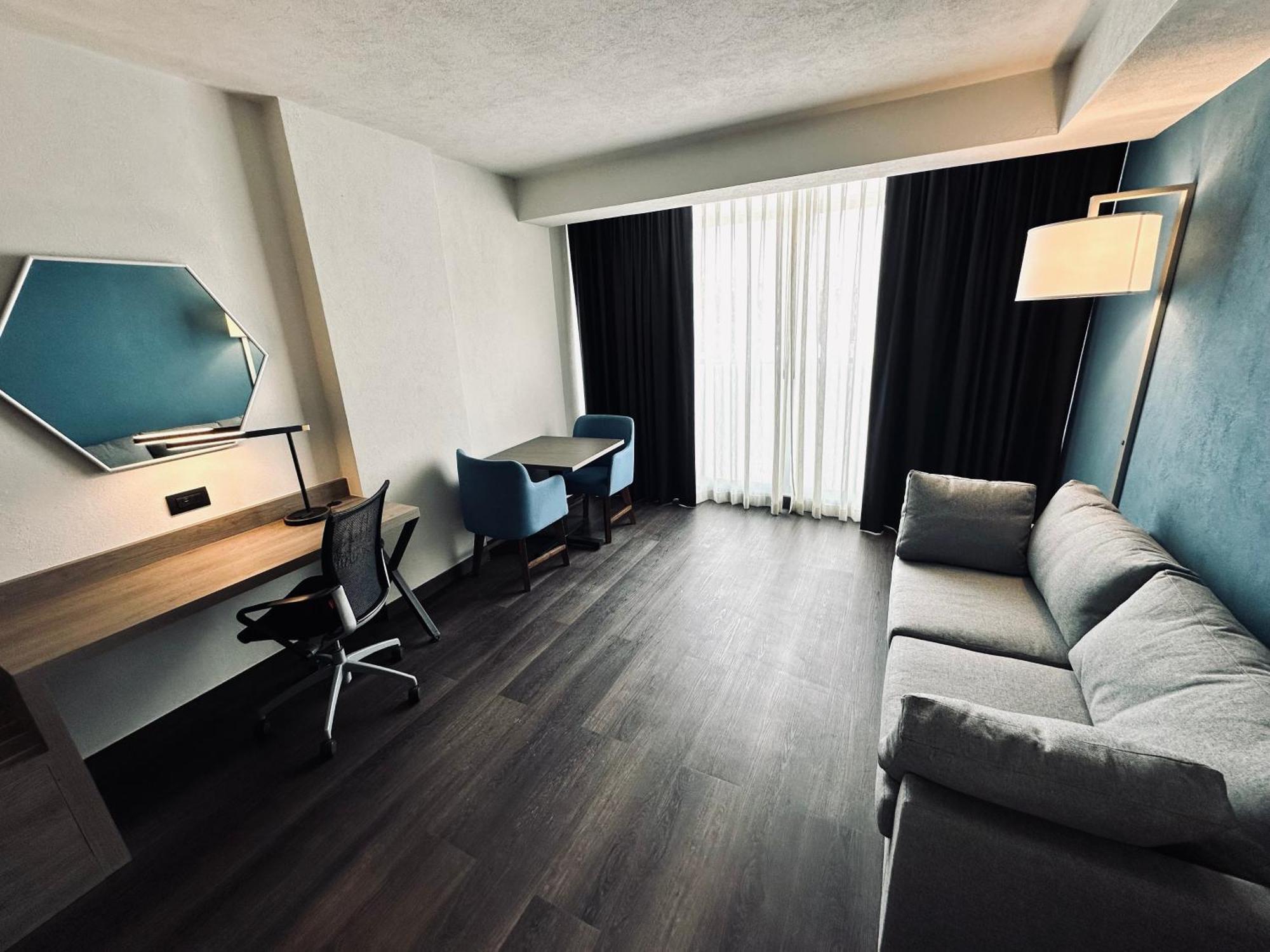 ספופן Holiday Inn Express Guadalajara Expo By Ihg מראה חיצוני תמונה