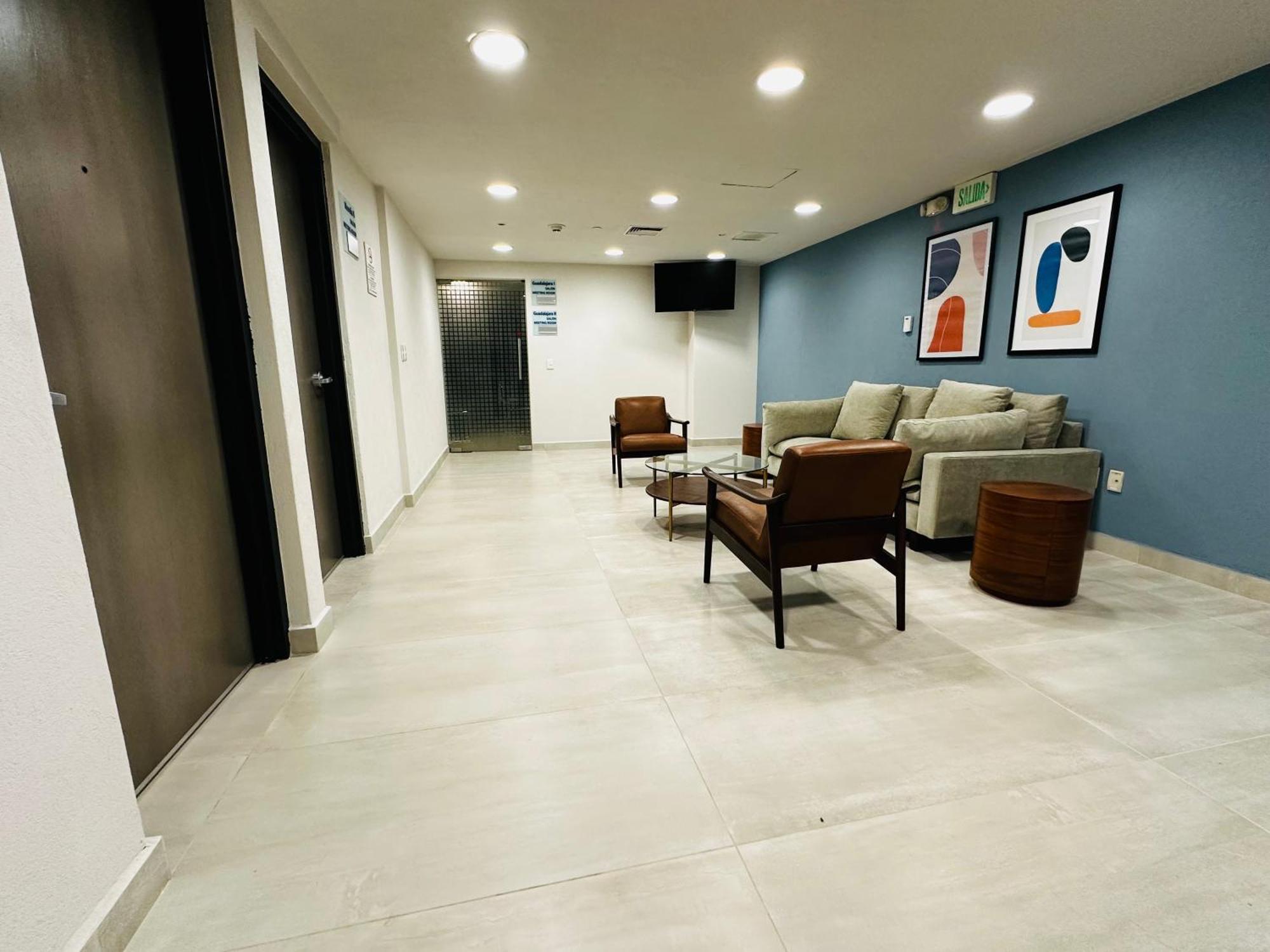 ספופן Holiday Inn Express Guadalajara Expo By Ihg מראה חיצוני תמונה